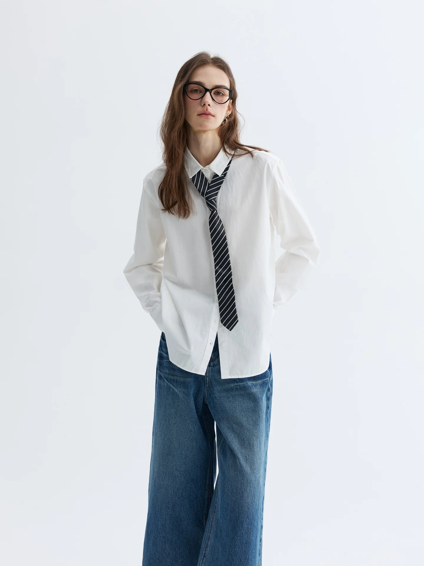 

Женская белая рубашка-куртка VAJE: повседневная, свободного кроя, из хлопка, с длинным рукавом, весна 2026, дышащая, комфортная, элегантная.