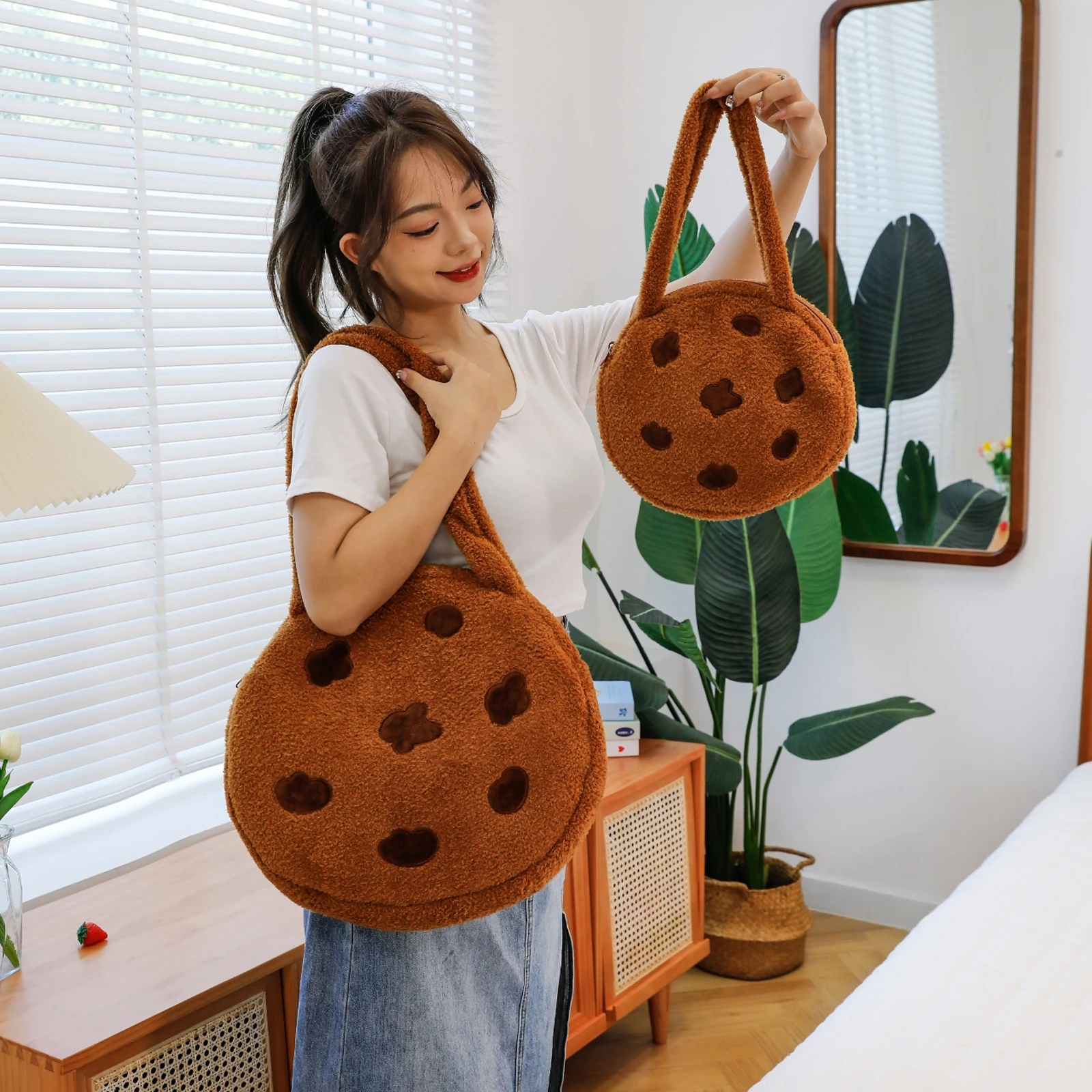 

Cookie Shaped Plush Coin Purse Large Capacity Fluffy Cartoon Handbag Funny Underarm Bag Travel Shopping Work Bag