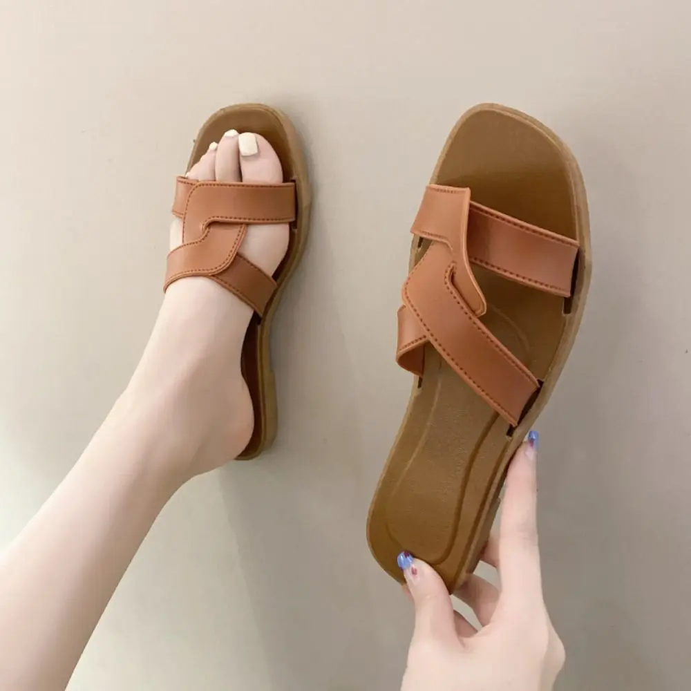 

Модные шлепанцы с перекрестными ремешками на плоской подошве, нескользящие, с мягкой подошвой, пляжная обувь, сандалии, шлепанцы из ПВХ, женская пляжная обувь