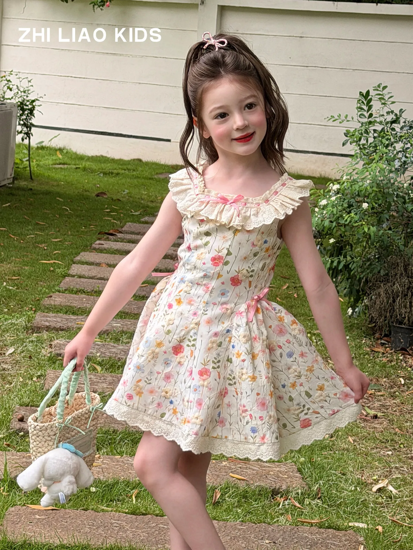 

Sweet Baby Girls Floral Sleeveless Dress Childrens 2026 New Summer Lace Trim Patchwork Ruffle Collar Cute Bow Casual Tank Dress