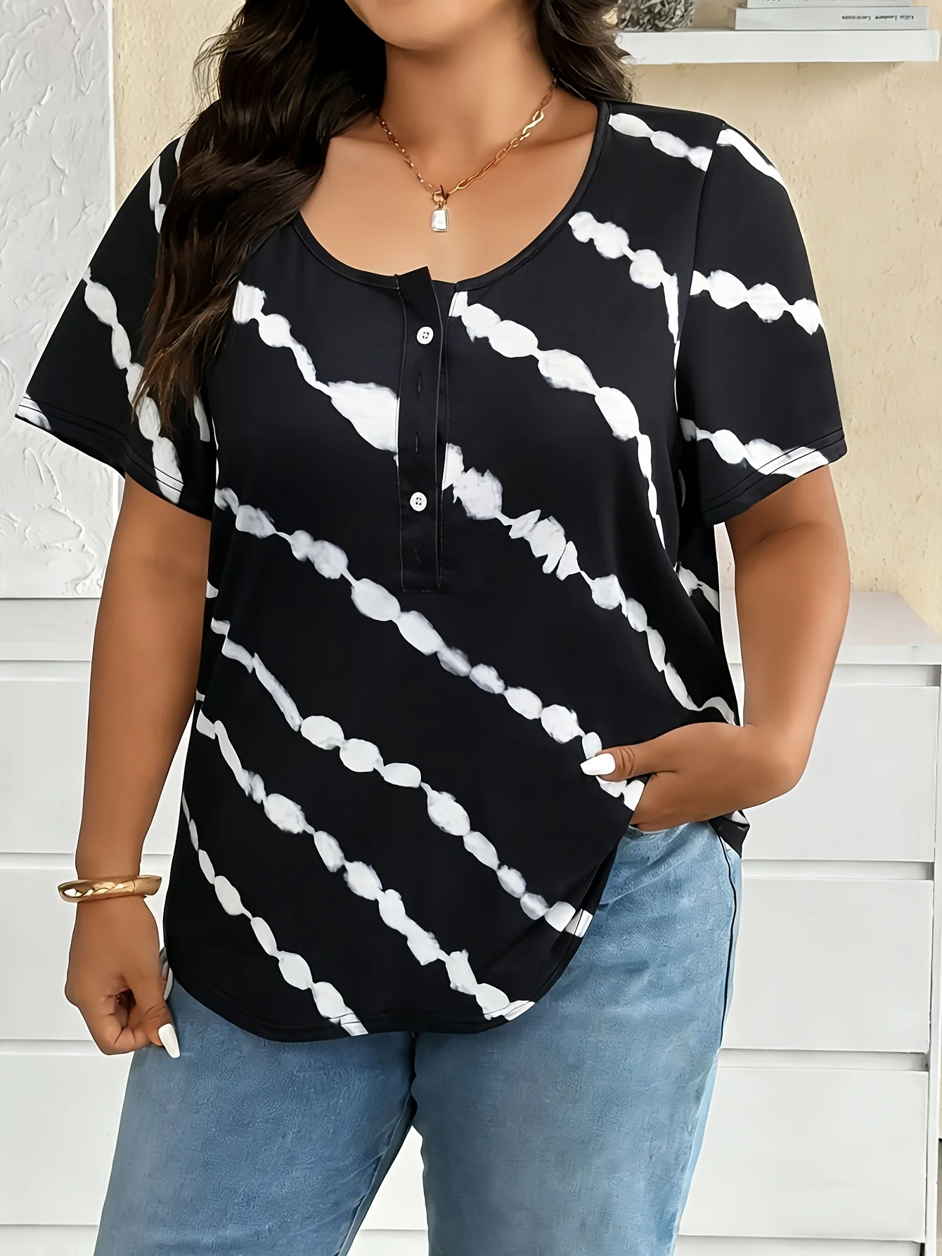 

Large size summer new women's clothing hot selling trend round neck casual diagonal stripe button T-shirt top