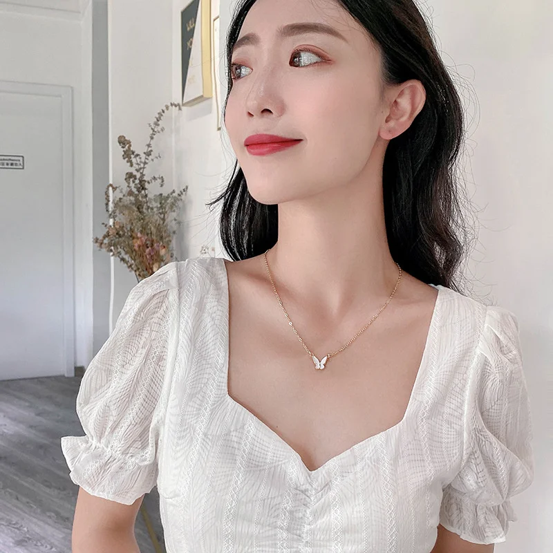 Korean Version Acrylic Butterfly Pendant Necklace For Women Gold Color Butterfly Necklace Simple Elegant Jewelry Wholesale