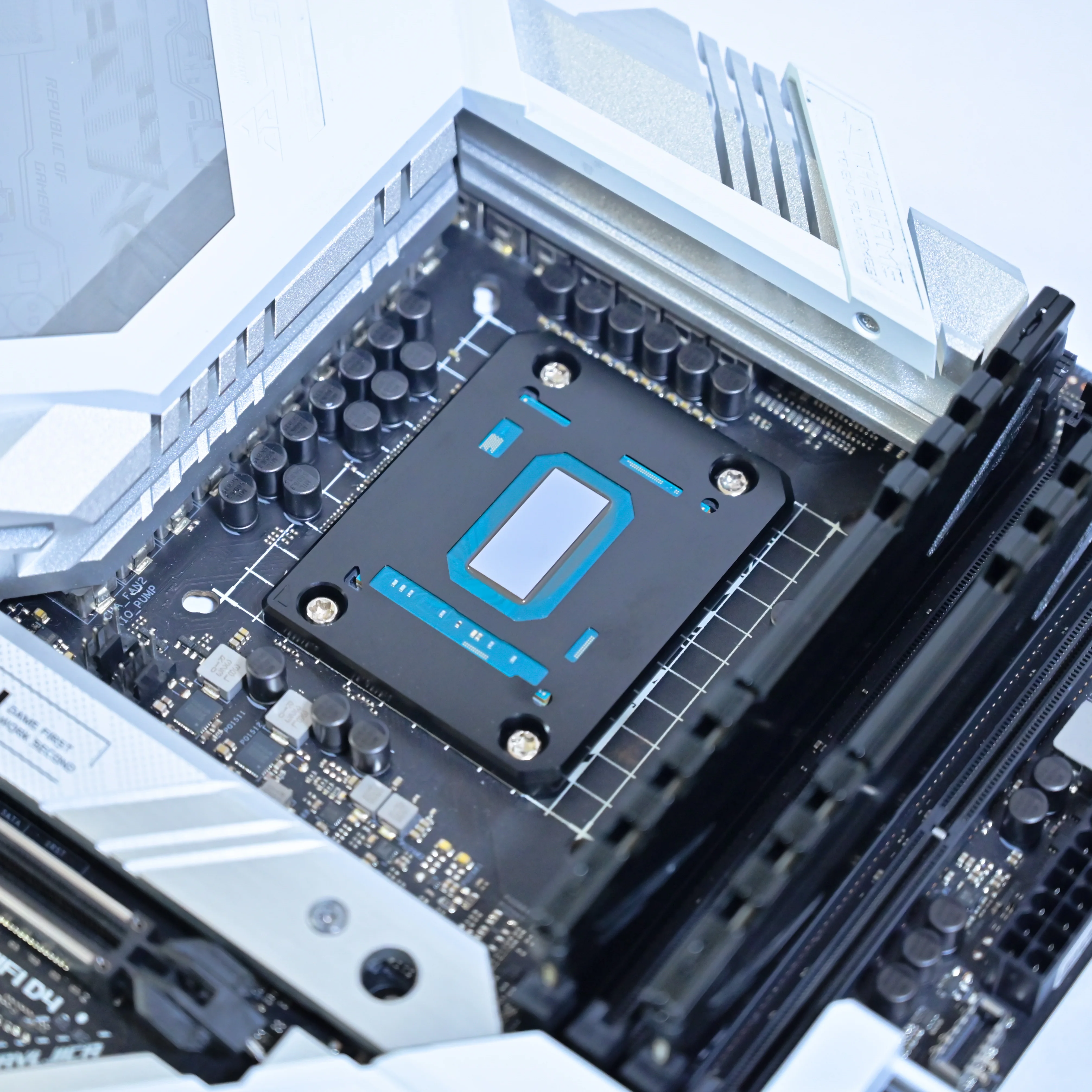 13th Gen i9-13950HX i7-13850HX ES Modified FLASH HX desktop