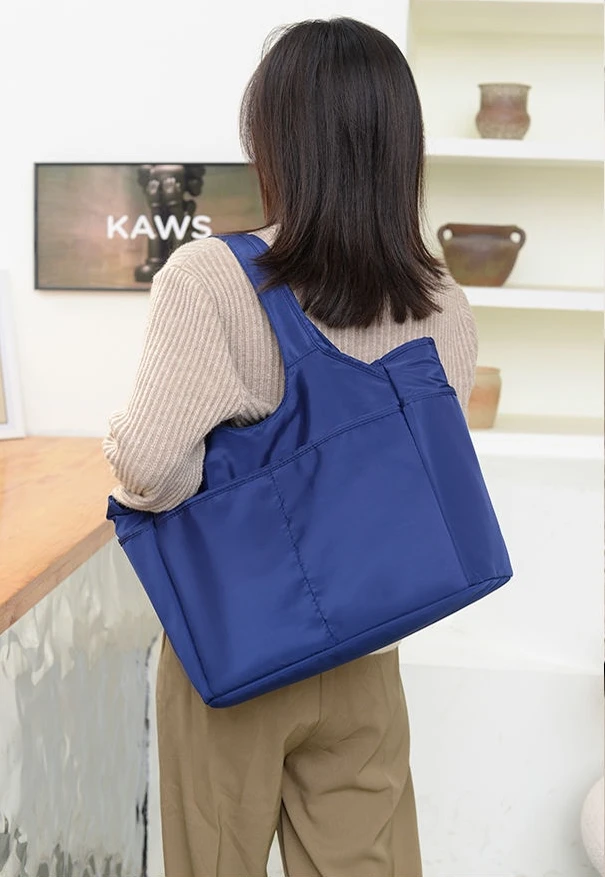 Versatile Shoulder Bag Made of Nylon for Travel and Everyday Use