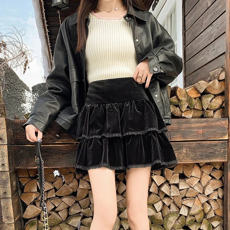 

2024 autumn and winter new high waist slimming short skirt A-line skirt design sense pleated velvet fluffy skirt half body skirt