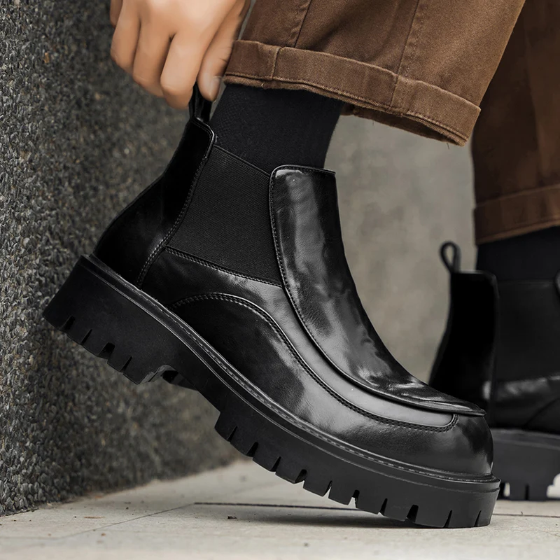 

New designer black fashionable men's leather shoes for autumn and winter, retro ankle boots, round-toe business Chelsea boots