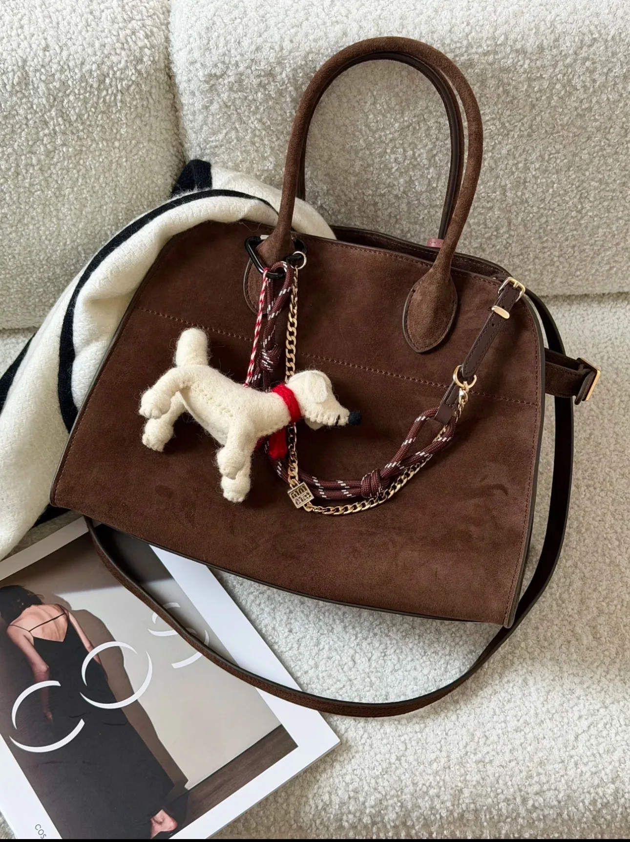 

Дизайнерская брендовая сумка 2025 года, осенне-зимняя модная сумка, минималистичная большая сумка Margaux 12/15 из замши с верхним зерном (сумочка/кросболка)