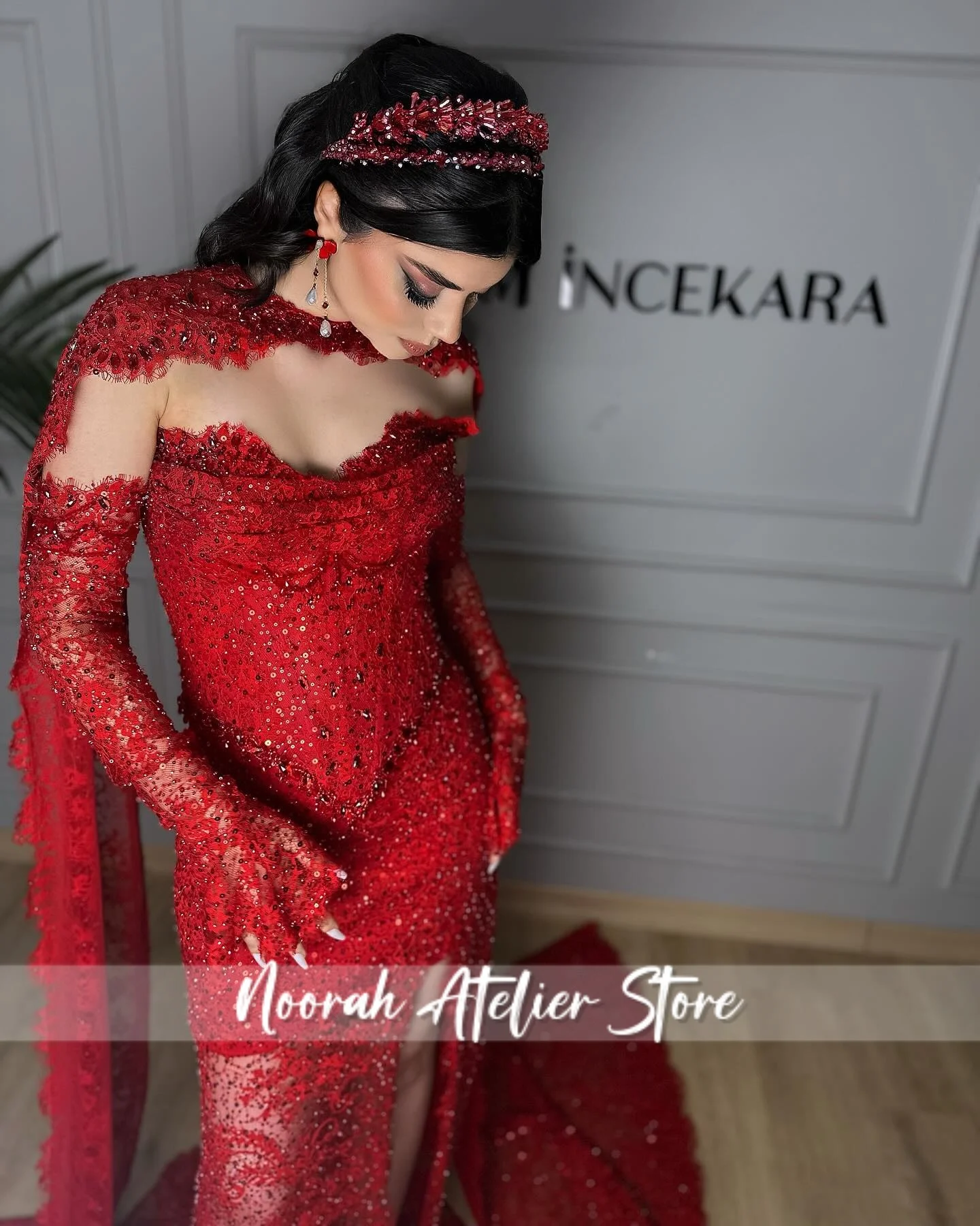 ชุดเดรสปาร์ตี้สีแดงเงาประดับลูกปัดหรูหรา ชุดแต่งงานแบบมีผ้าคลุม ชุดราตรี ชุดออกงาน สามารถสั่งตัดได้