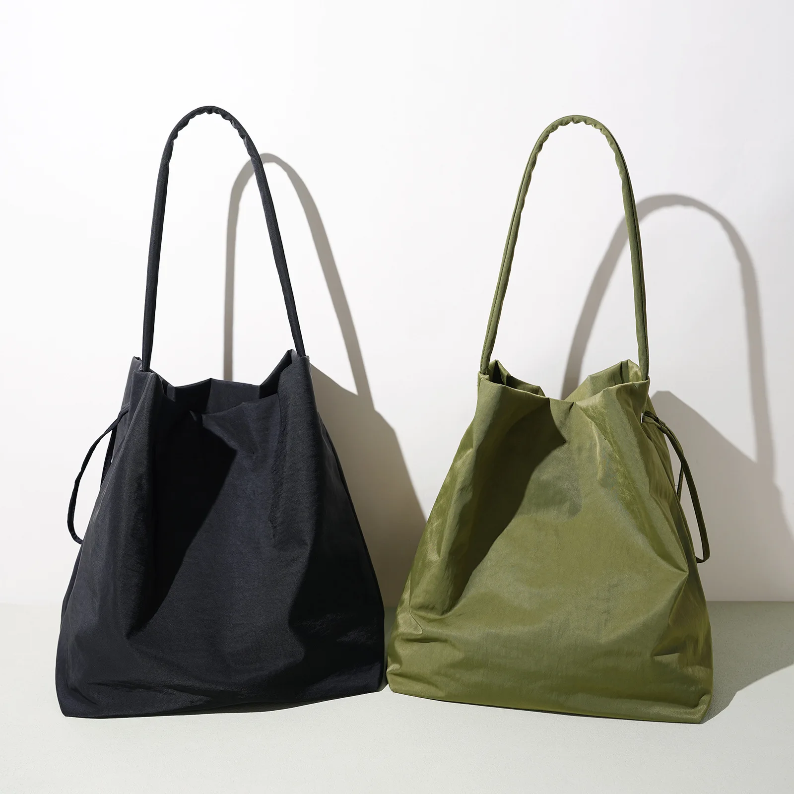 Korean Version Nylon Women Shoulder Bag Large-capacity Bucket Bag Simple Portable Casual Versatile Fashion Women Handbag