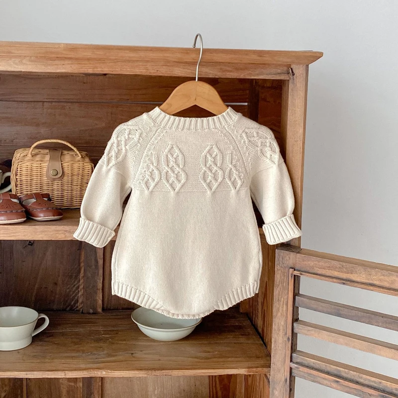 Autumn New 0-2 Year Old Baby Clothing Round Neck Pullover Sweetheart Knitted Long sleeved Sweetheart Triangle Creeper