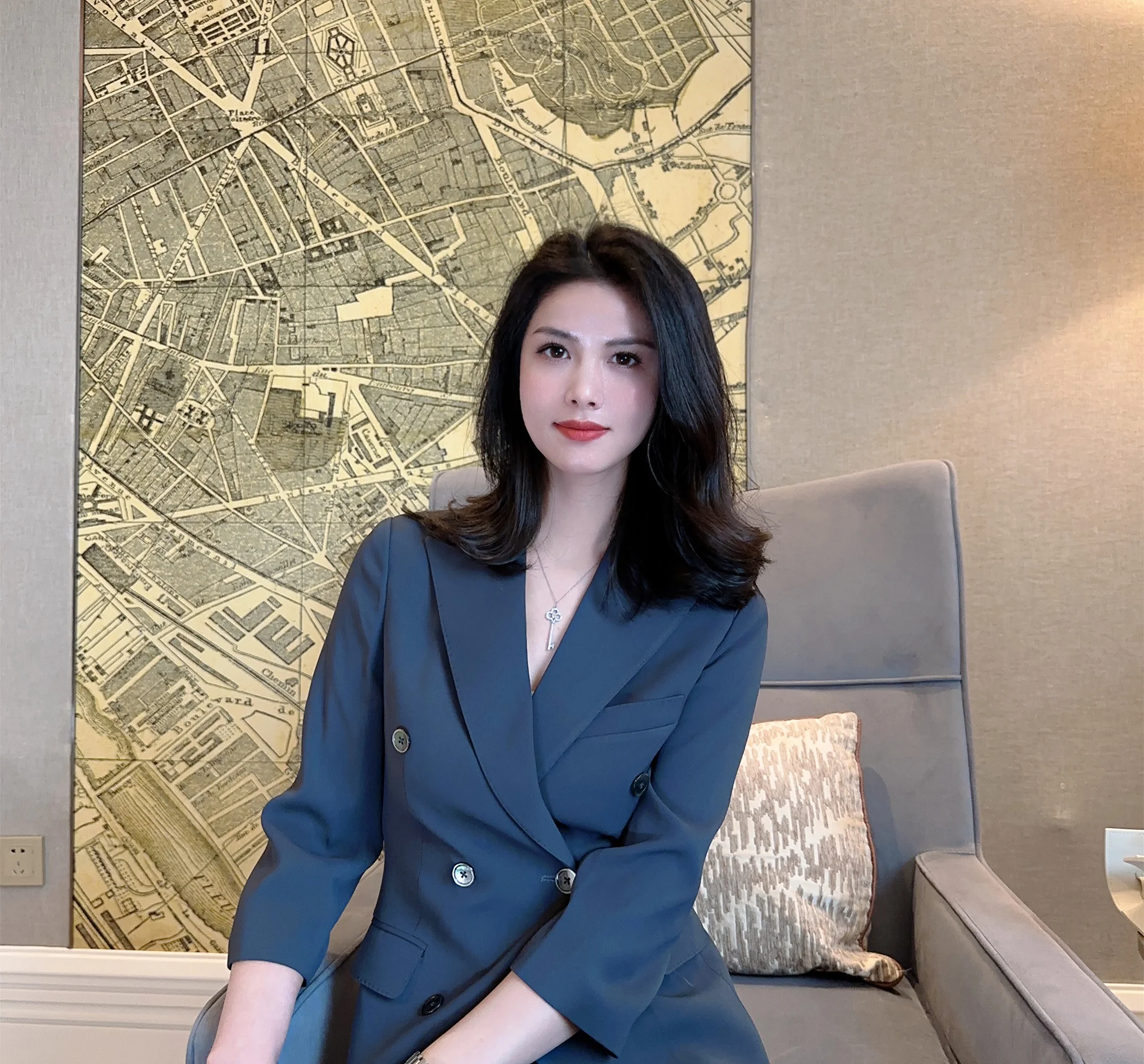 

Летний новый костюм из льна с жемчугом: прямые брюки и топ-китель для женщин, профессиональный деловой костюм, стандартная длина, модный