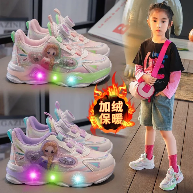 Sepatu kets anak-anak dengan lampu 2023 musim semi dan musim gugur sepatu lari kartun anak perempuan bercahaya jaring bersirkulasi dengan kancing Putar baru