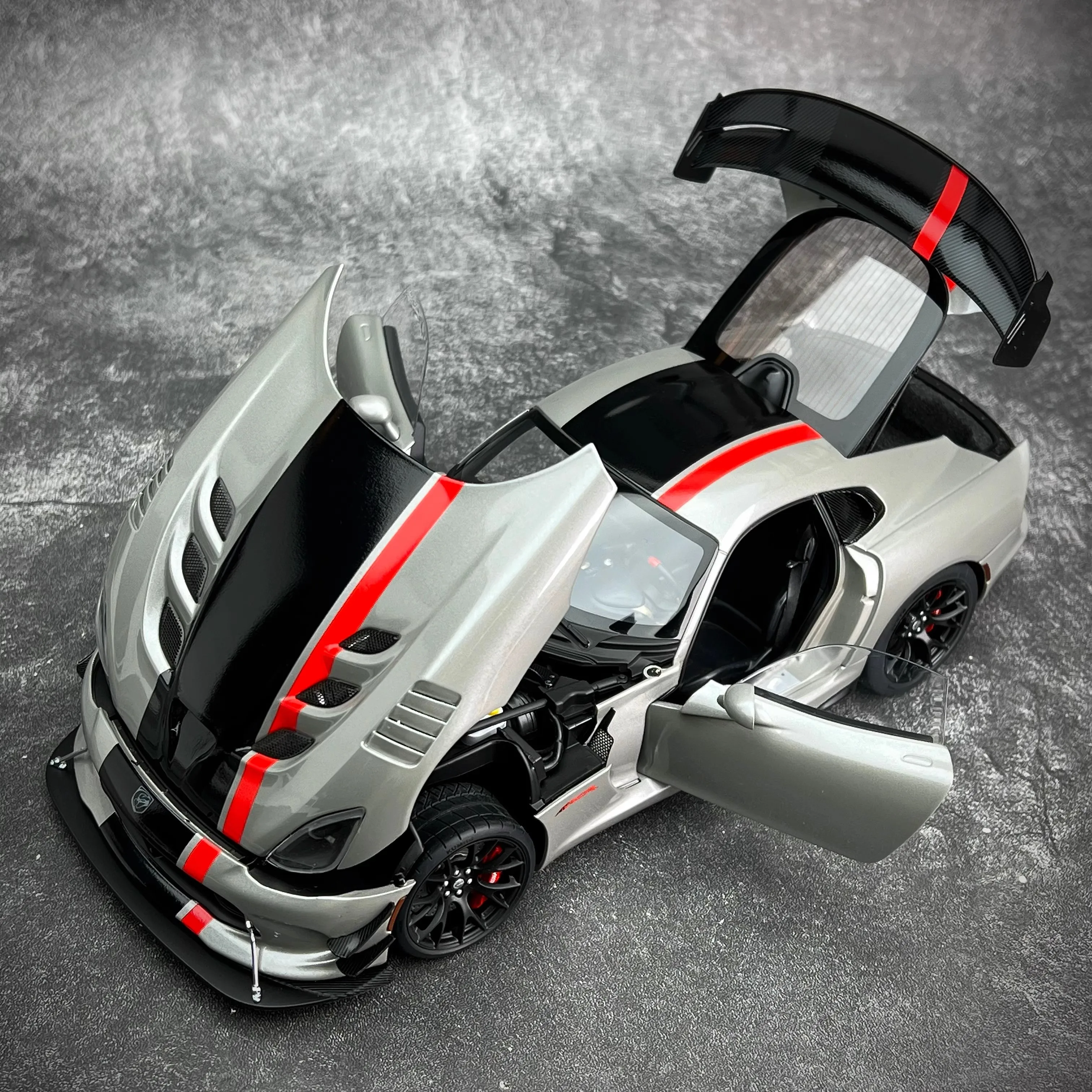 AUTOART New 1/18 scale DODGE VIPER ACR 2017 car model Static display Collection Holiday gift