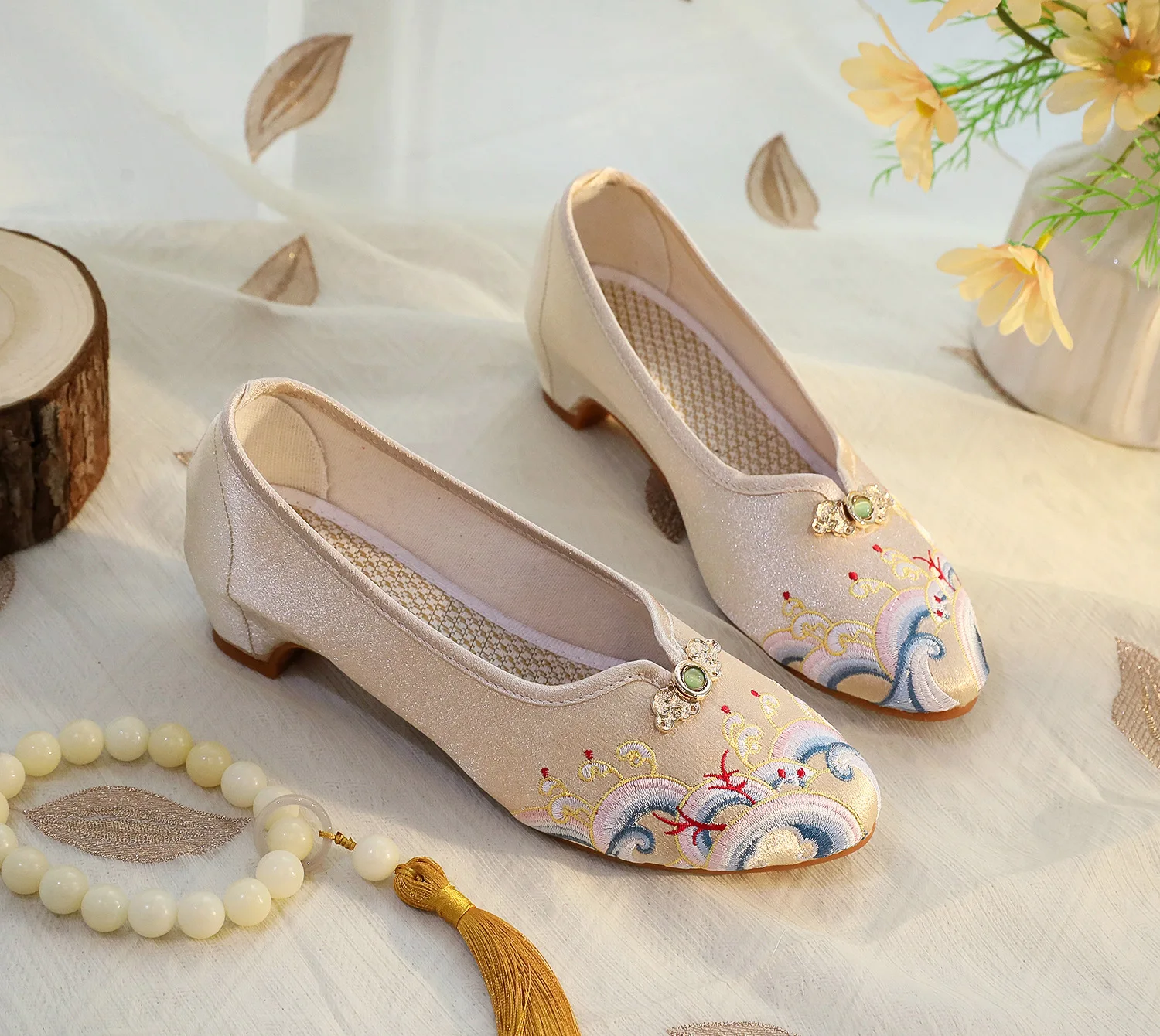Spring new style old Beijing cloth shoes simple and elegant cheongsam-style single shoes ethnic style embroidered shoes