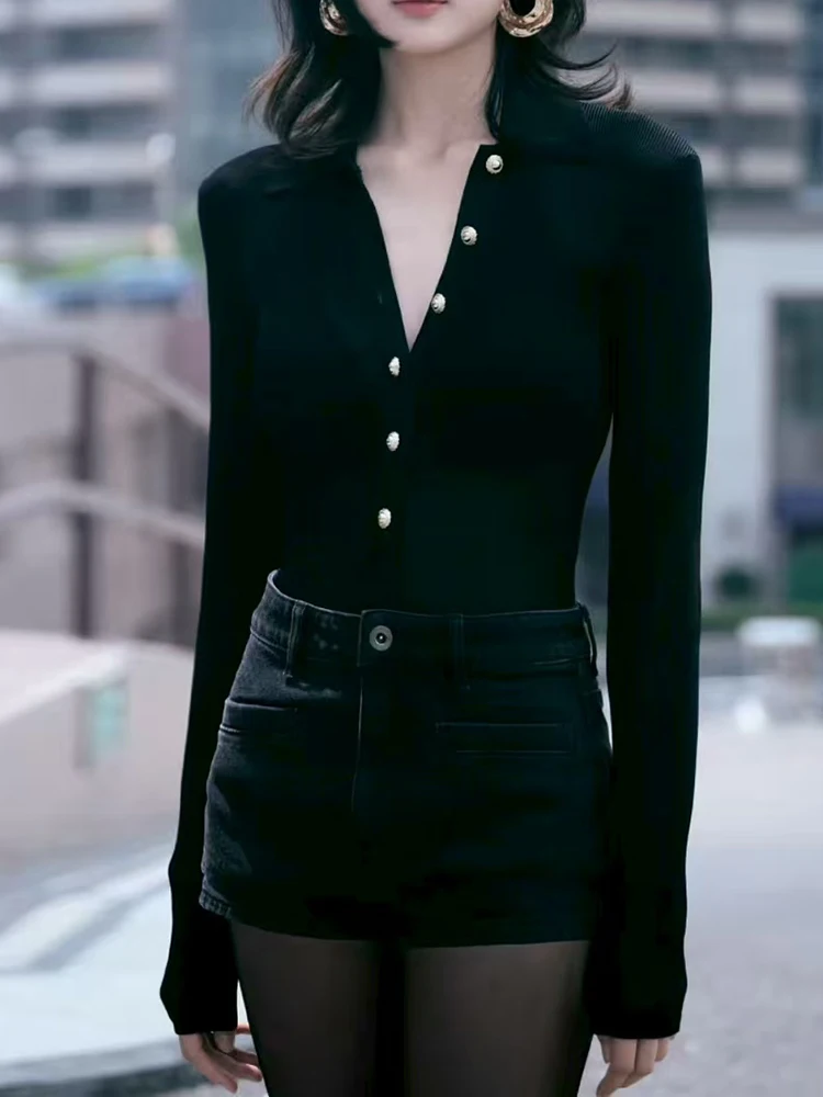 

Fashionable lapel, golden button, black one-piece, slimming and form-fitting long-sleeved knitted sweater 2025 new style