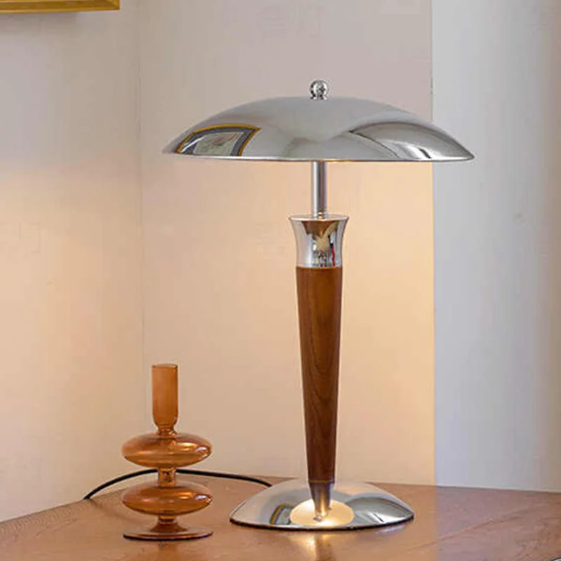 金属製学習デスクランプ、モデルルーム、侘び寂び風ルーム、リビングルーム入り口、無垢材レトロランプ