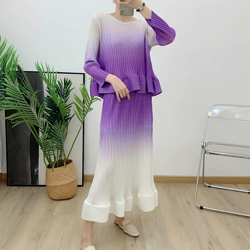 

GGHK Miyake Two Piece Set for Women Stylish Round Neck Long Sleeve Gradient Color Top + High Waist Vintage Elegant Half Skirt