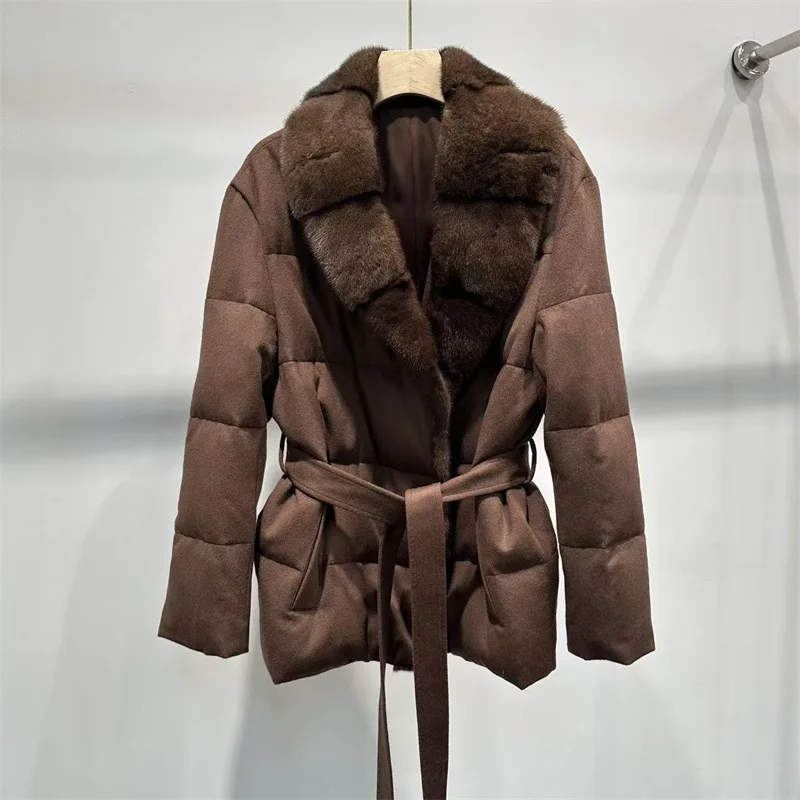 معطف نسائي متوسط الطول بياقة من فرو المنك وربطة خصر مع زخرفة من الفرو المرقعة #4