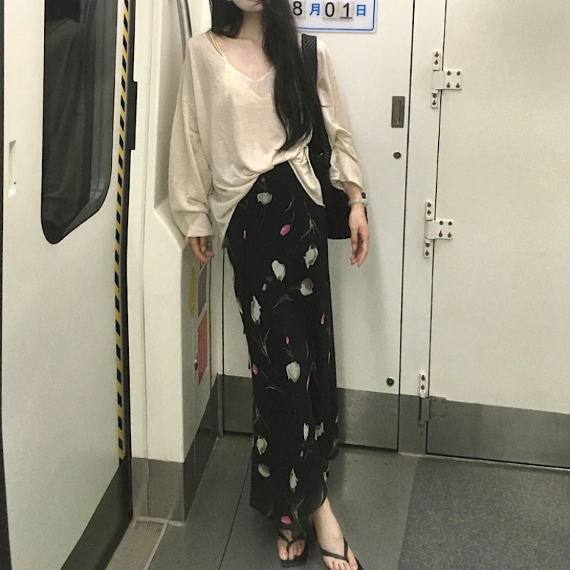 

Lazy V-neck Thin Long-sleeved Knitted Blouse Floral Skirt Women's 2025 Autumn New Fashion Suit Trend