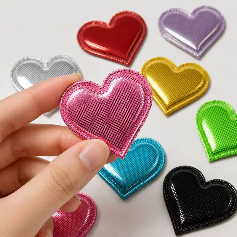 100 Stück herzförmige Ultraschall-Haarspangen 3,5x3,7cm glänzende Schleifendekorationen für Hut- und Taschenapplikationen – Detail 3