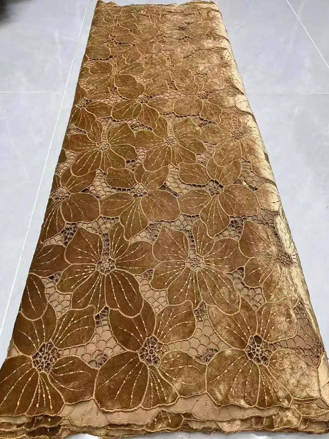 Tessuto di pizzo di velluto nigeriano blu royal di alta qualità 5 metri di paillettes abito da sposa africano materiale per cucito da donna