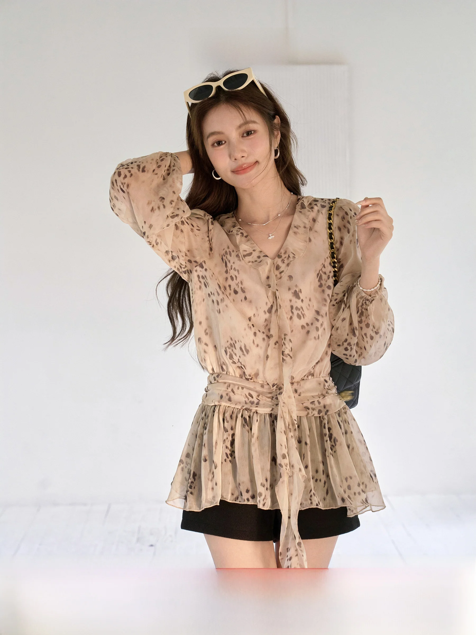

Chic plus Size Printed Shirt with Belt And Pleated Waist Spring Commute Style Korean Brand Women's Long Sleeve V-Neck Top