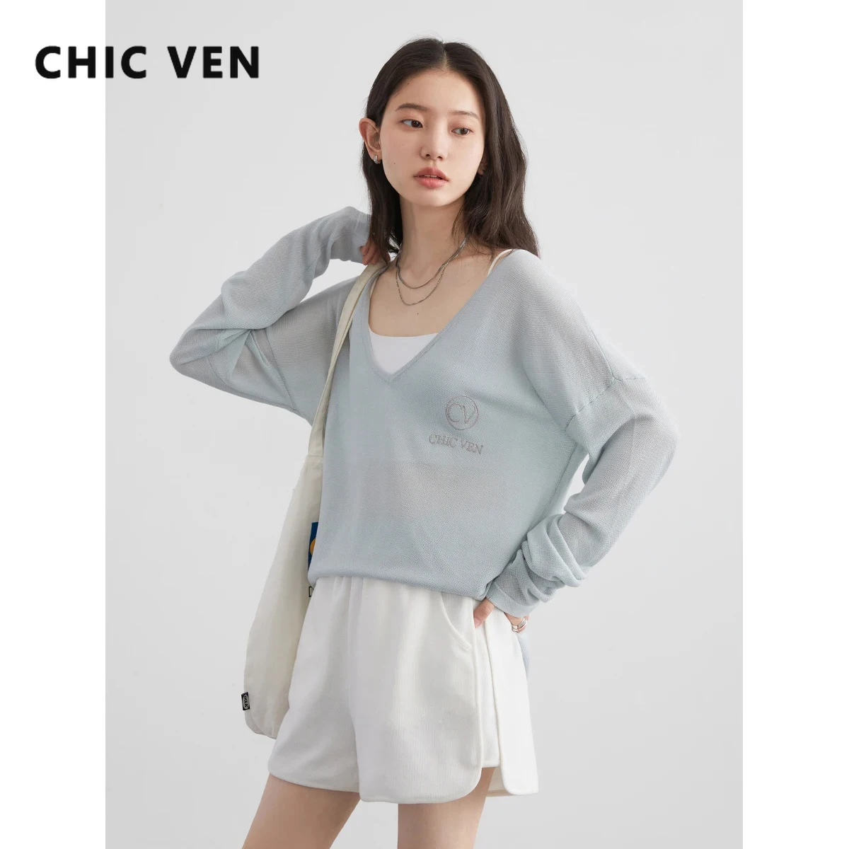 

CHIC VEN Women‘s Shirt Solid New Loose V-neck Letter Embroidered T-shirt Sunscreen Thin Tees Female Blouses Spring Summer 2024