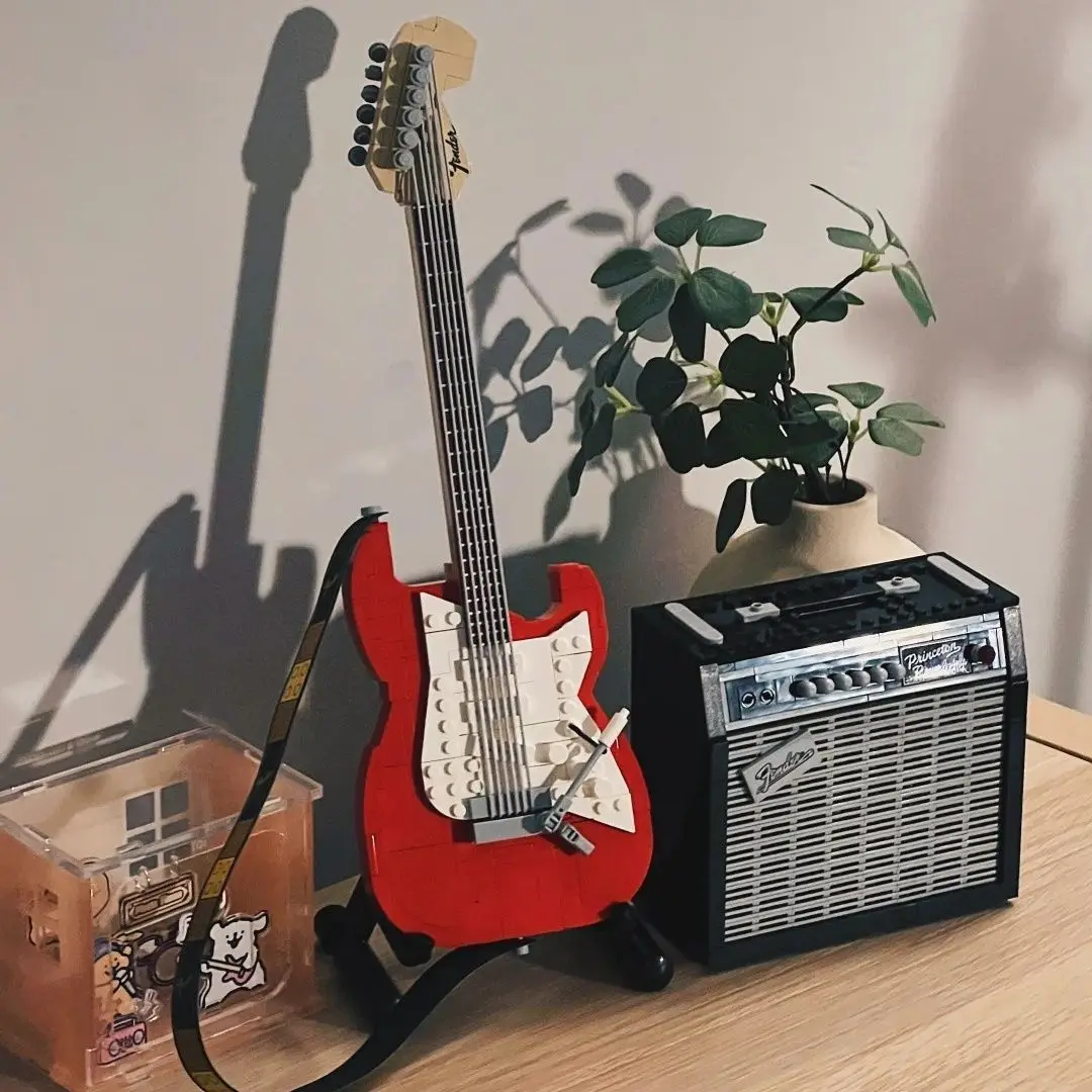 

1074pcs Bricks 21329 Guitar Model Black Or Red 1970s Fender Stratocaster Building Blocks Assemble Toy Christmas Gifts For Adult