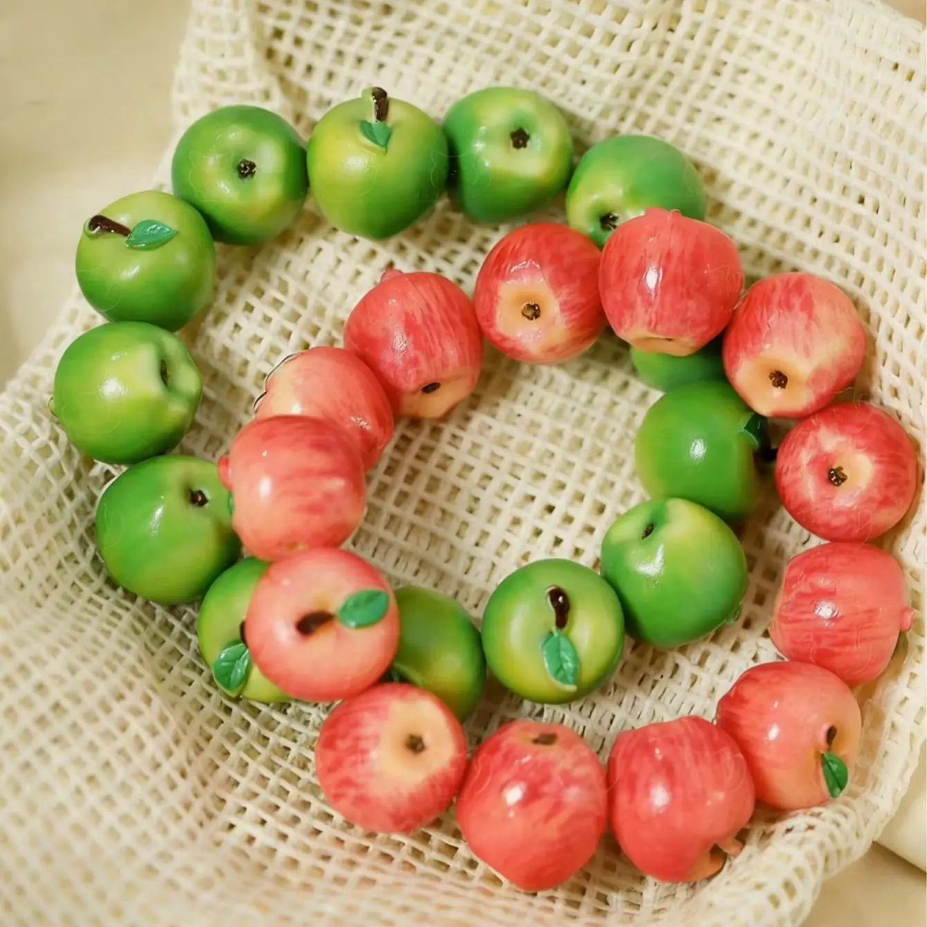 Colorful 3D Apple Bead Bracelet Spring Y2K Dopamine Fruit-Inspired Women's Jewelry—Simple Sweet Vacation Jewelry NEW