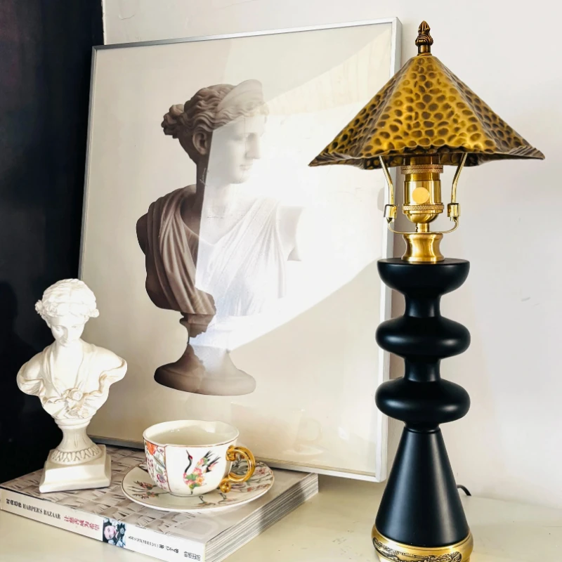 Brass solid wood retro, bedside table lamp, intelligent remote control table lamp