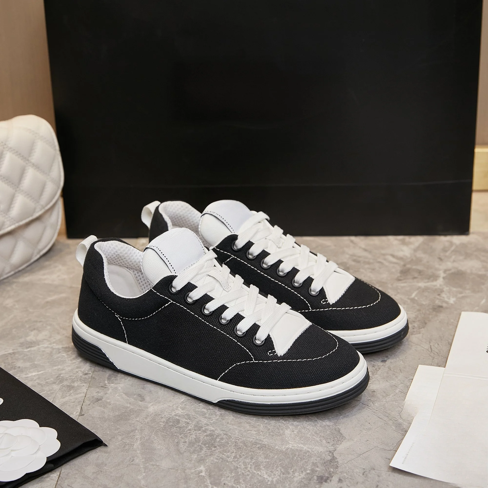 Street Skateboarding Sports Unisex Board Shoes Wear‑Resistant Reinforced Toe Cap Casual Sneakers Teenagers Dancing Street‑going Low‑Top Footwear Breathable Anti‑Slip Shoes For Men Women Daily Use