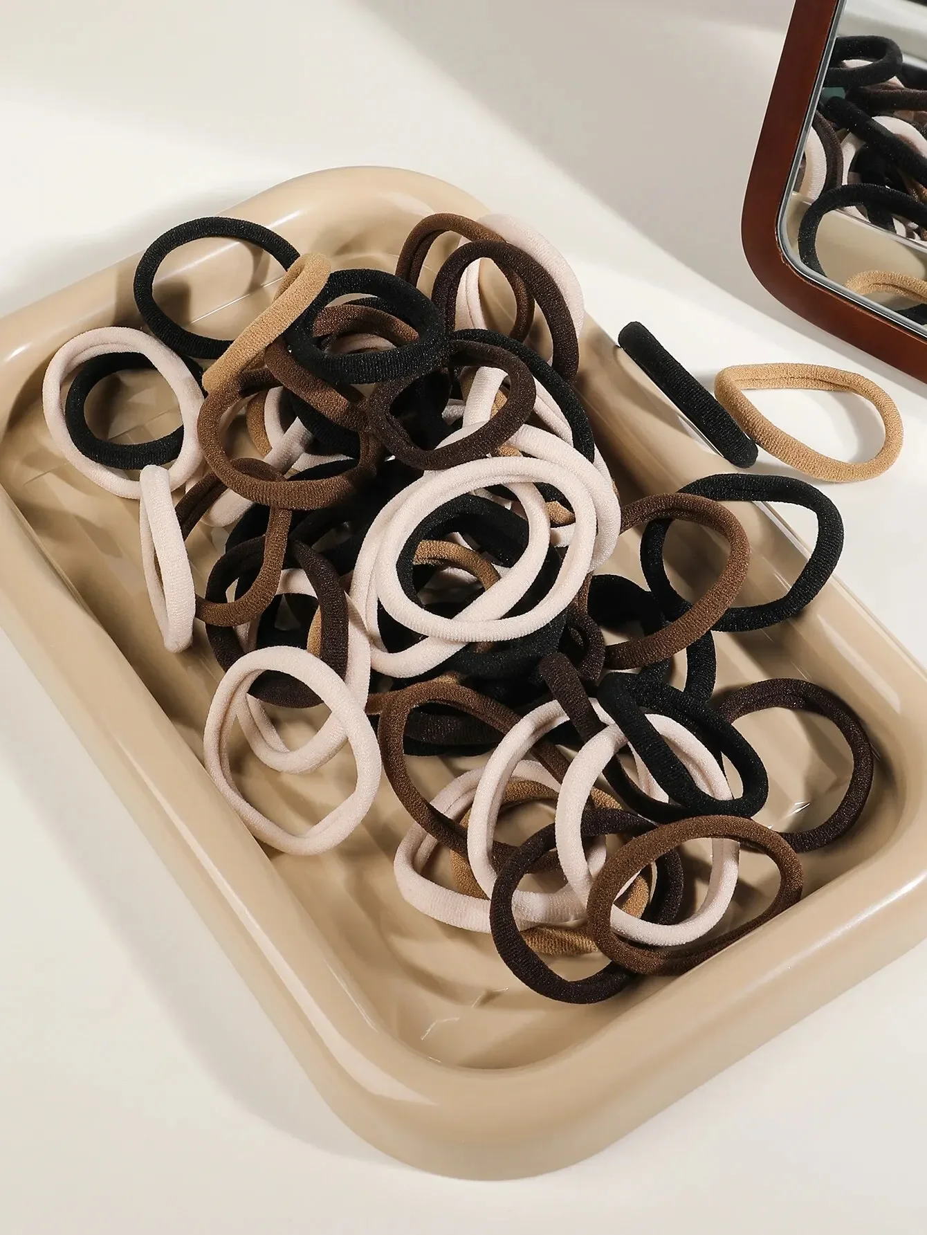 100/200 قطعة من ربطات الشعر السوداء للنساء والفتيات، رباط شعر أسود سميك بدون خياطة، ربطات شعر مرنة لا تسبب ضررًا على شكل ذيل حصان