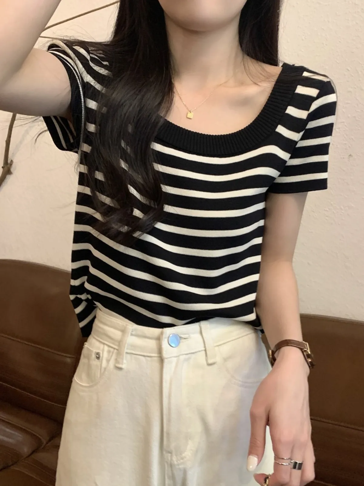 

plus Size Women's Striped U-Neck Short Sleeve T-Shirt Summer Design Unique Short Length Baring Clavicle Base Top Korean Style