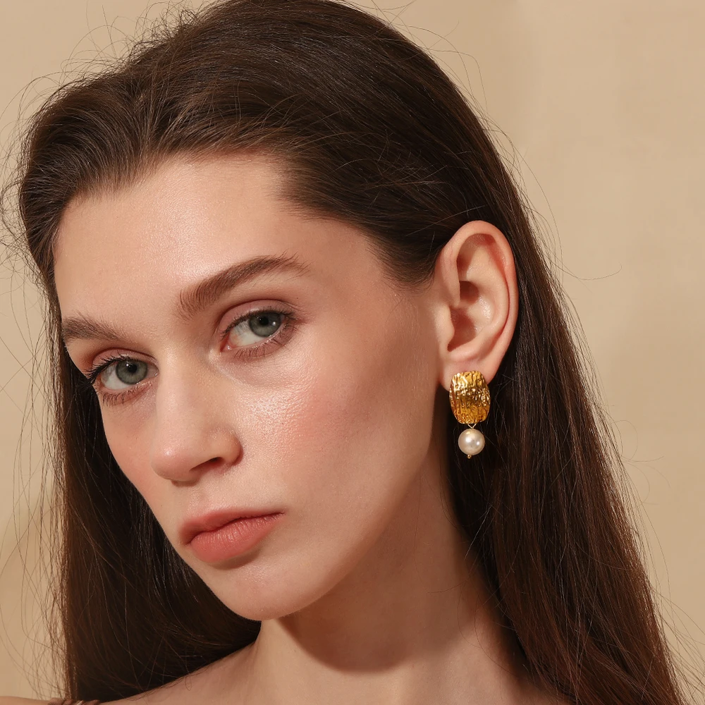 E.B.belle Elegant Style Hammer Pattern Pearls Pendant Stud Earring 18K Gold Plated Stainless Steel Fashion Women Ear Jewelry