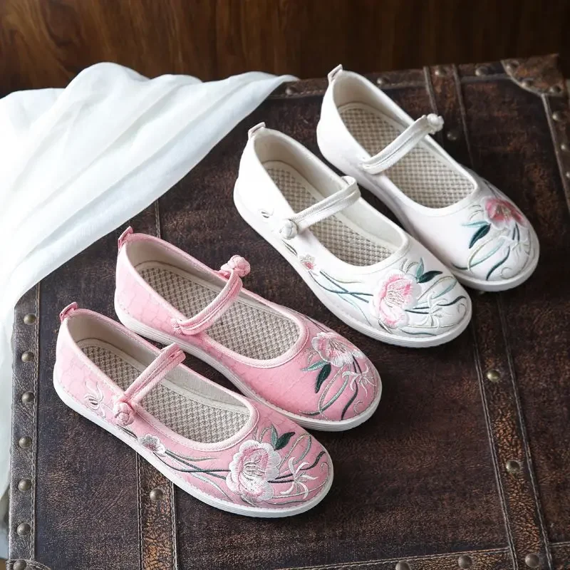 Antique Shoes Embroidered Shoes Old Beijing Cloth Soft Sole Comfortable Ethnic Hanfu Chinese Style Embroidered Shoes