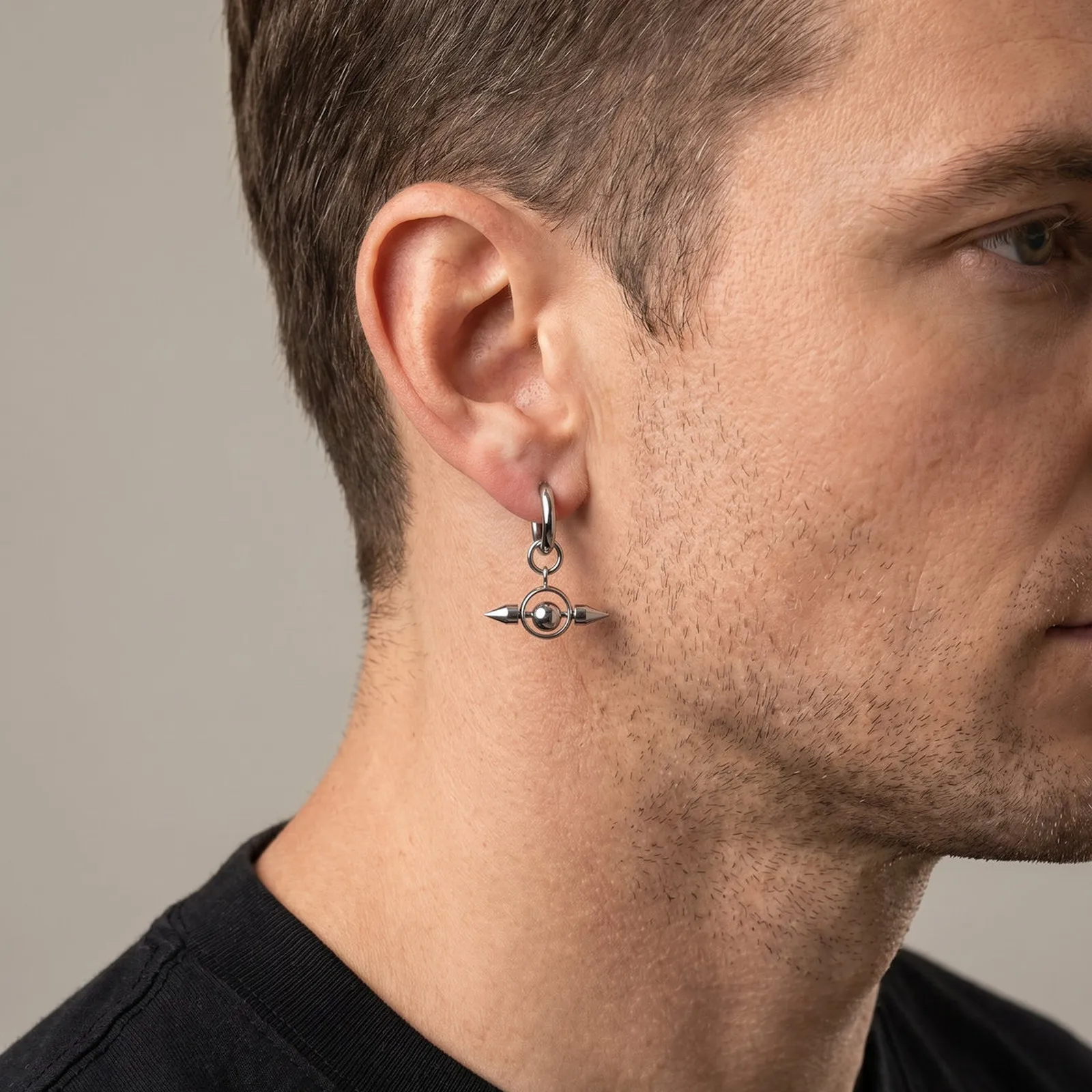 Neue Punk-Nieten-Creolen für Männer und Jungen, Hypoallergene Edelstahl-Creolen, Durchstechbare Ohrringe Schmuck – Detail 4