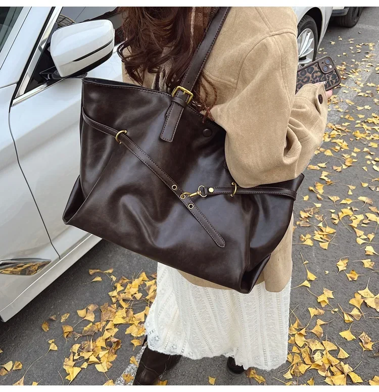 Large Vintage Women's Handbag description 33