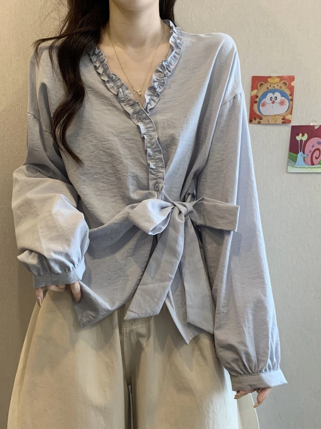 

Уникальный женский топ с V-образным вырезом и оборками, длинный рукав, ранняя осень 2025, новинка, большие размеры, с утяжкой на талии, скрывающий живот