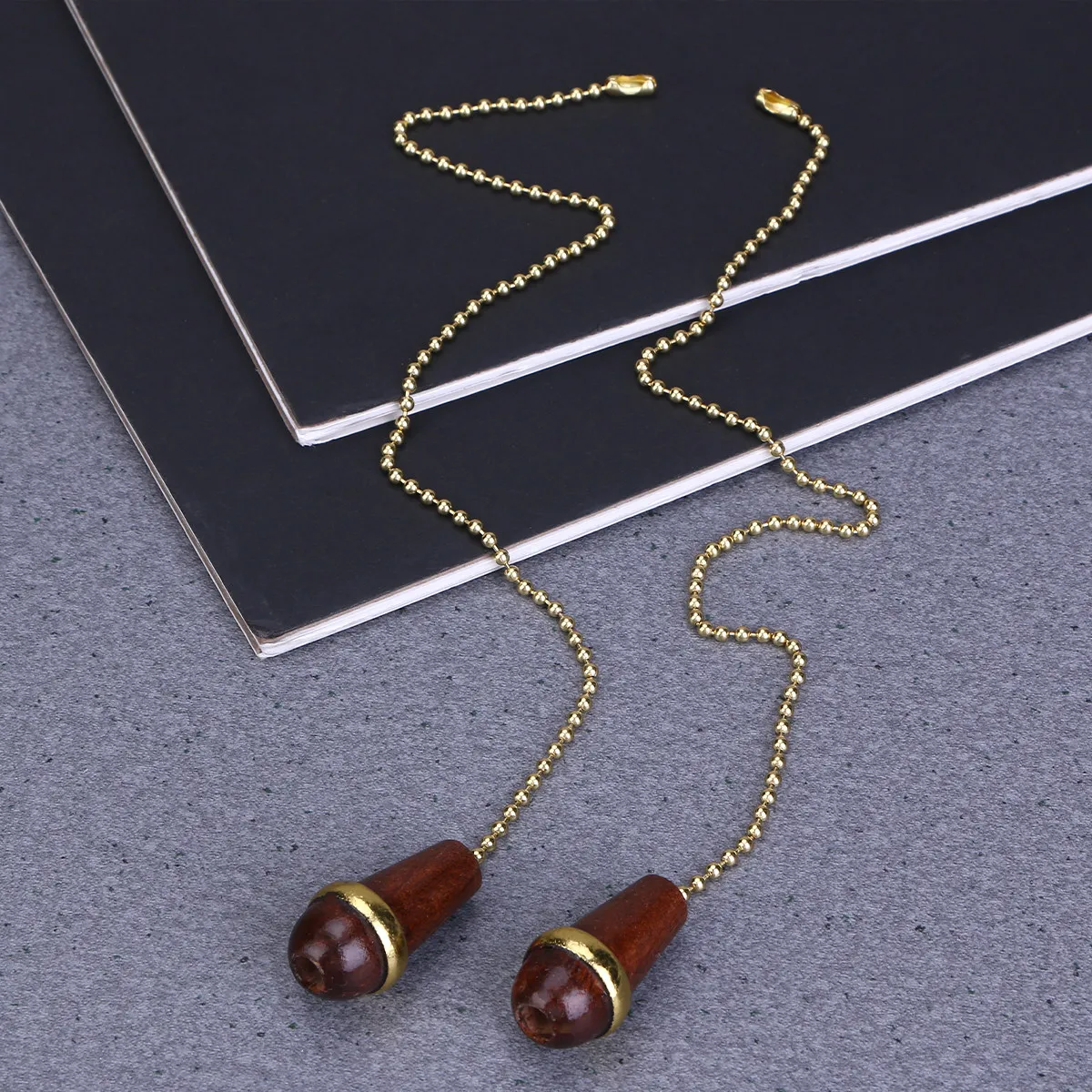 

2Pcs Walnut Vintage Fan Light Chain Pendant Wooden Ceiling Fan Pull Chains Dark Brown Classic Chandelier Pendant Room Decoration