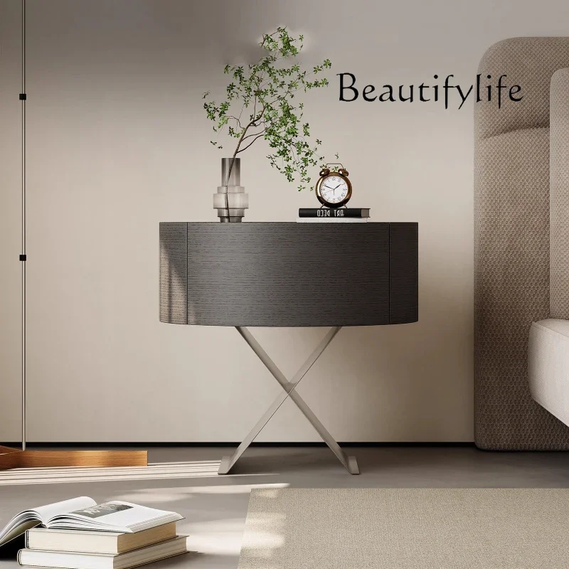 W Comodino minimalista italiano Armadietto portaoggetti di design in acciaio inossidabile Comodino rotondo in legno massello di fascia alta per camera da letto principale