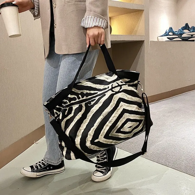 Fashion Zebra Pattern Women\'s Large Capacity Tote Bag Soft Pu Leather Design Ladies Travel Shoulder Messenger Bag High Quality