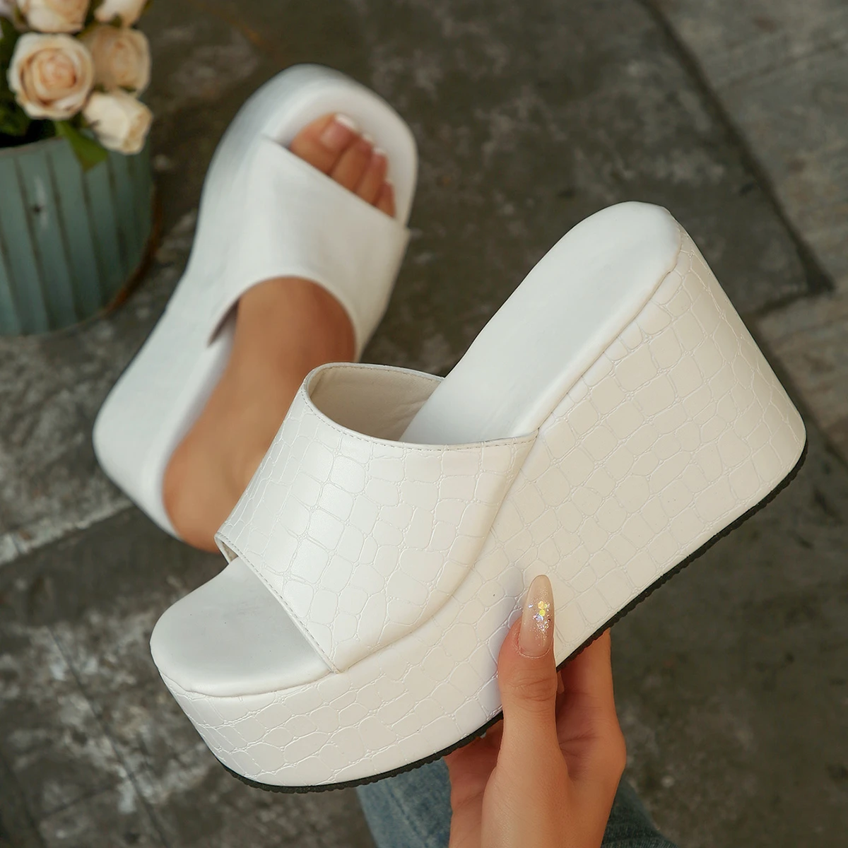 

Летние женские сандалии с открытым носком, пикантная стильная элегантная летняя обувь, однотонные сандалии на платформе большого размера, женская обувь на высоком каблуке на танкетке