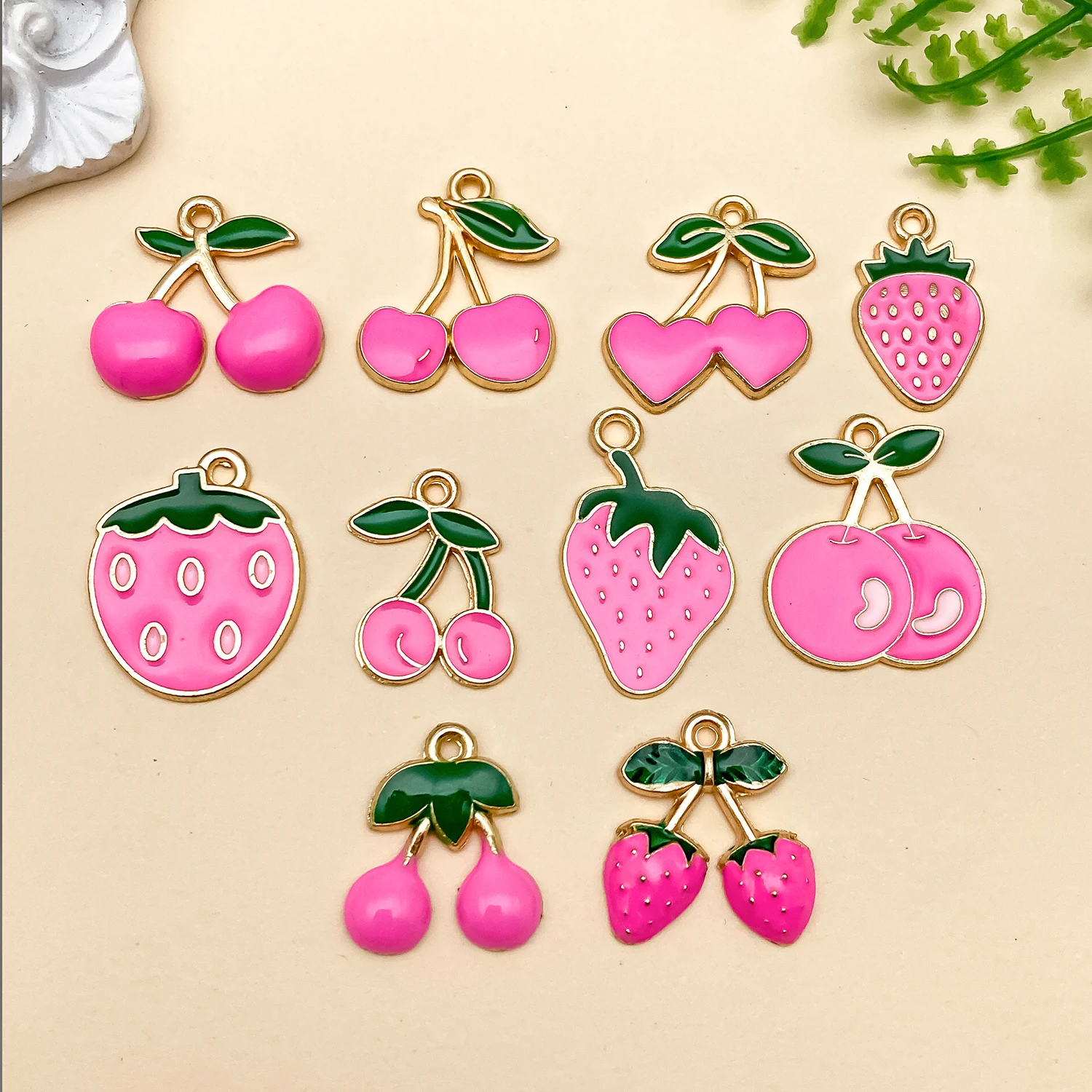 10pcs Alloy Drop Oil 3D Small Strawberry Fruit Charms Pendants For Jewelry DIY Bracelet Womens Earrings Decorative Accessories