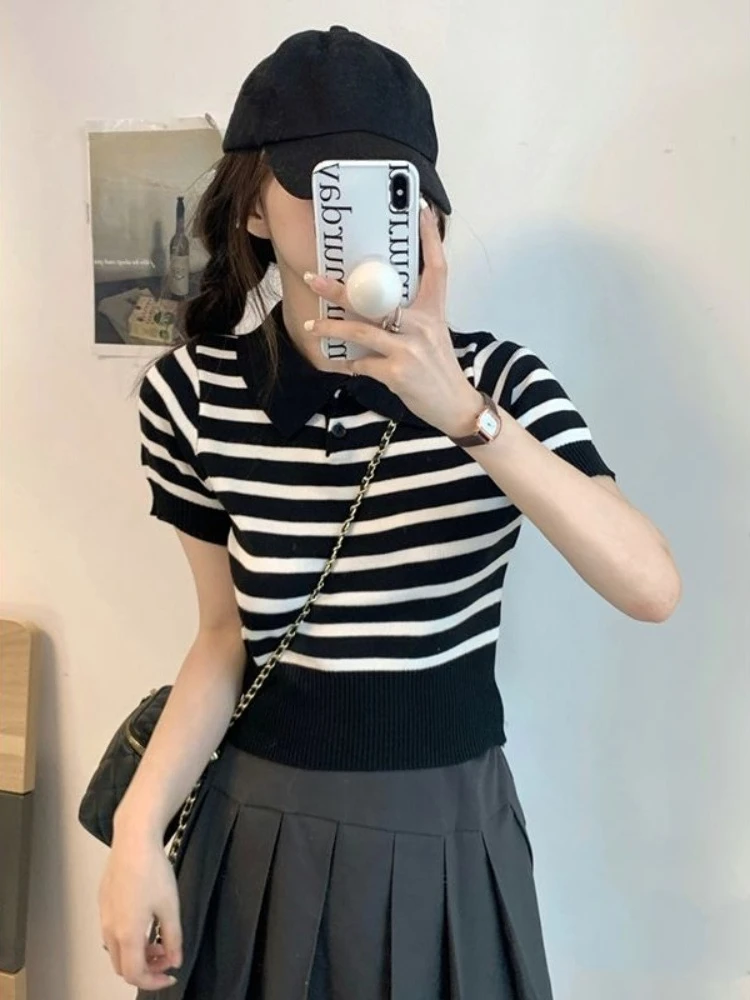 

Женский летний вязаный топ с воротником-поло и короткими рукавами в корейском стиле, укороченная рубашка с контрастными полосками, новое поступление