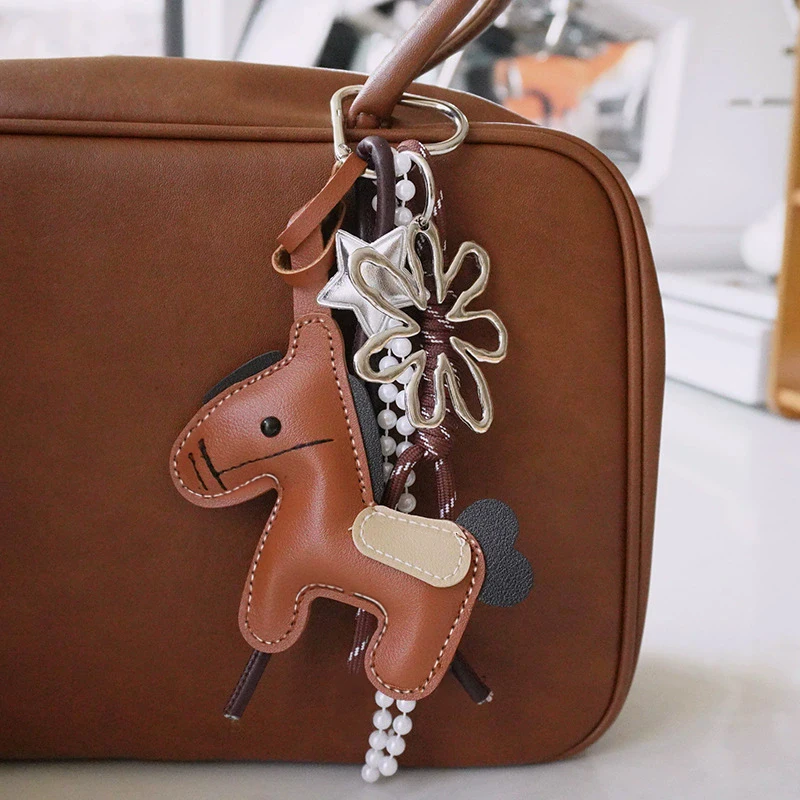Llavero de cuero PU con diseño de corazón de poni, cuerda para colgar, diseño ligero, colgante para bolso con diseño de caballo, dije de poni para bolso con diseño de dibujos animados, estilo vintage