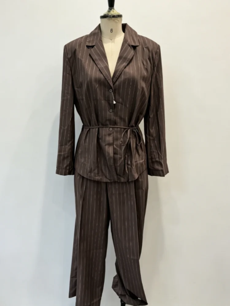 Elegante gestreifte Damenanzüge, schicke Kaffee-Taillenkrawatte, Anzughose, weiblich, 2-teiliges Set, 2025, NEU, Herbstmode, lässiges Büro-Outfit – Detail 3