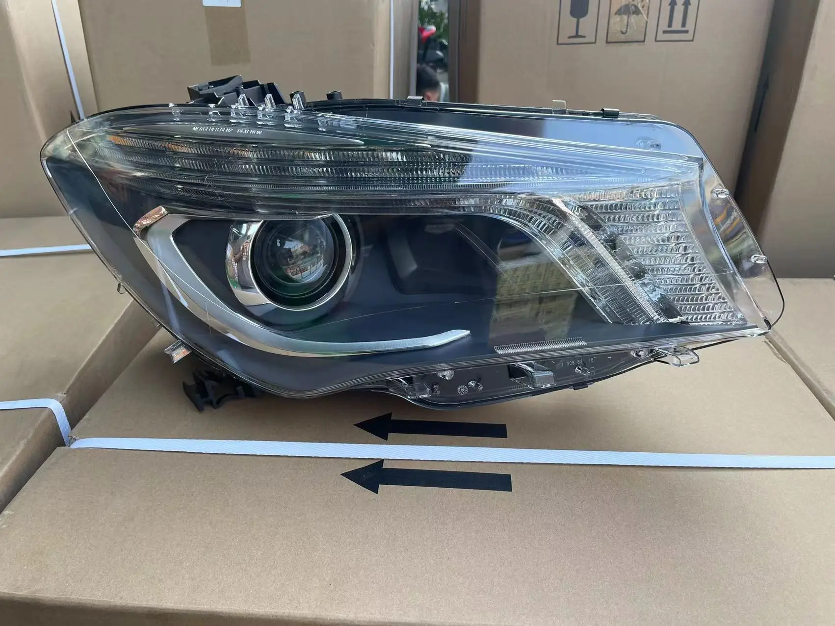 Suitable for Mercedes Benz GLA180 GLA200 W117 headlight LED headlight assembly factory dismantled assembly