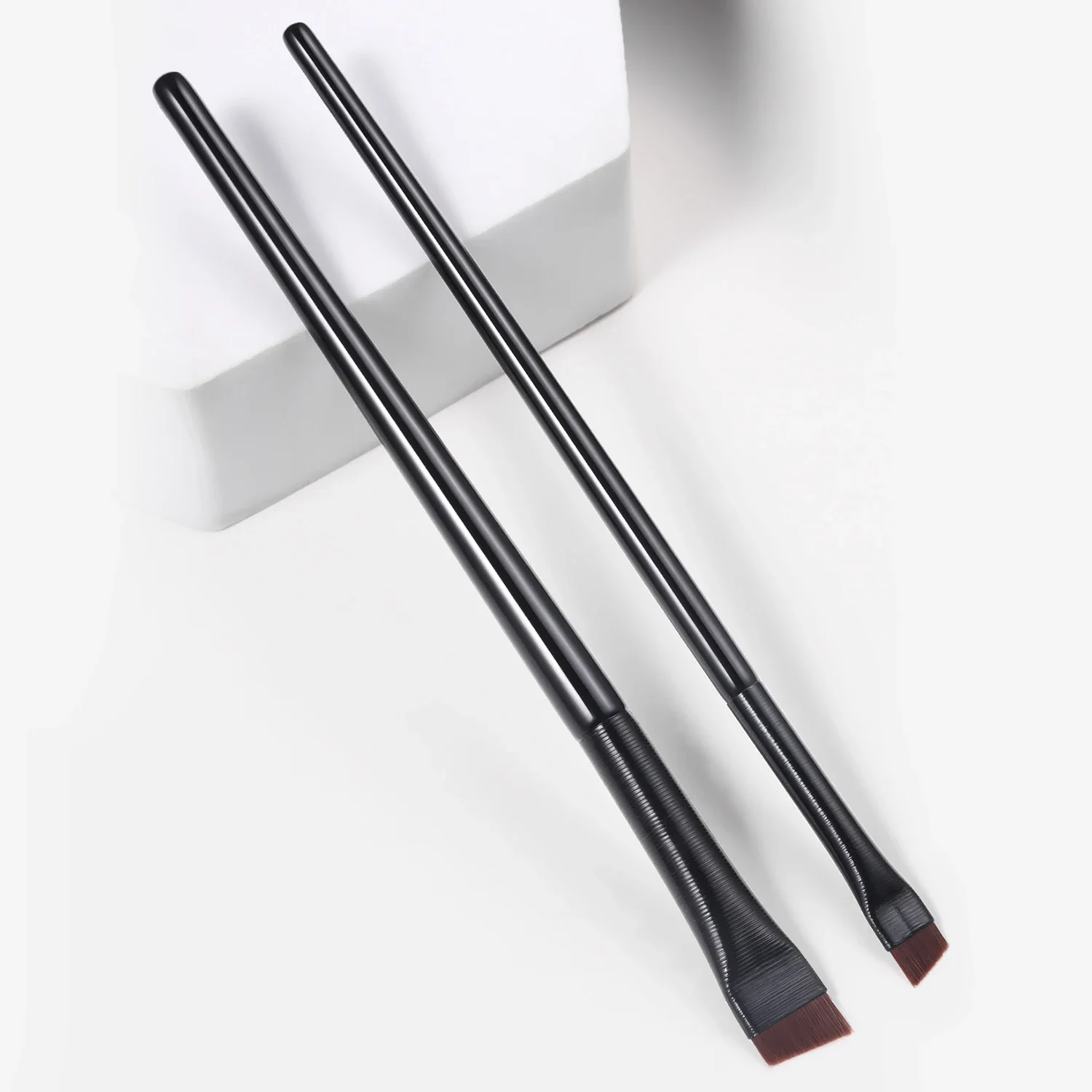 Zestaw pędzli do makijażu 2 szt., pędzel do eyelinera z ostrzem, precyzyjny pędzel do brwi z ukośną główką, pędzel do konturowania ust, ultracienki pędzel do cieni do powiek.