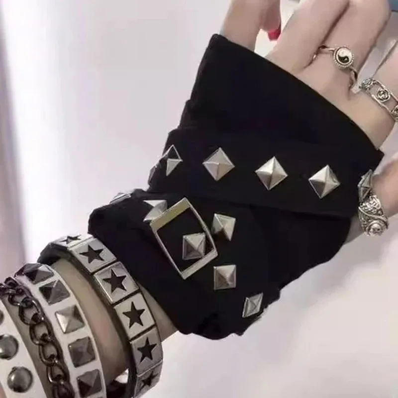 Gothic Rivet Chain Gloves Unisex Y2K Strap Girl Sleeve Hand Cover Teenage Girls Hip Hop Arm Cover Driving Gloves Accessories