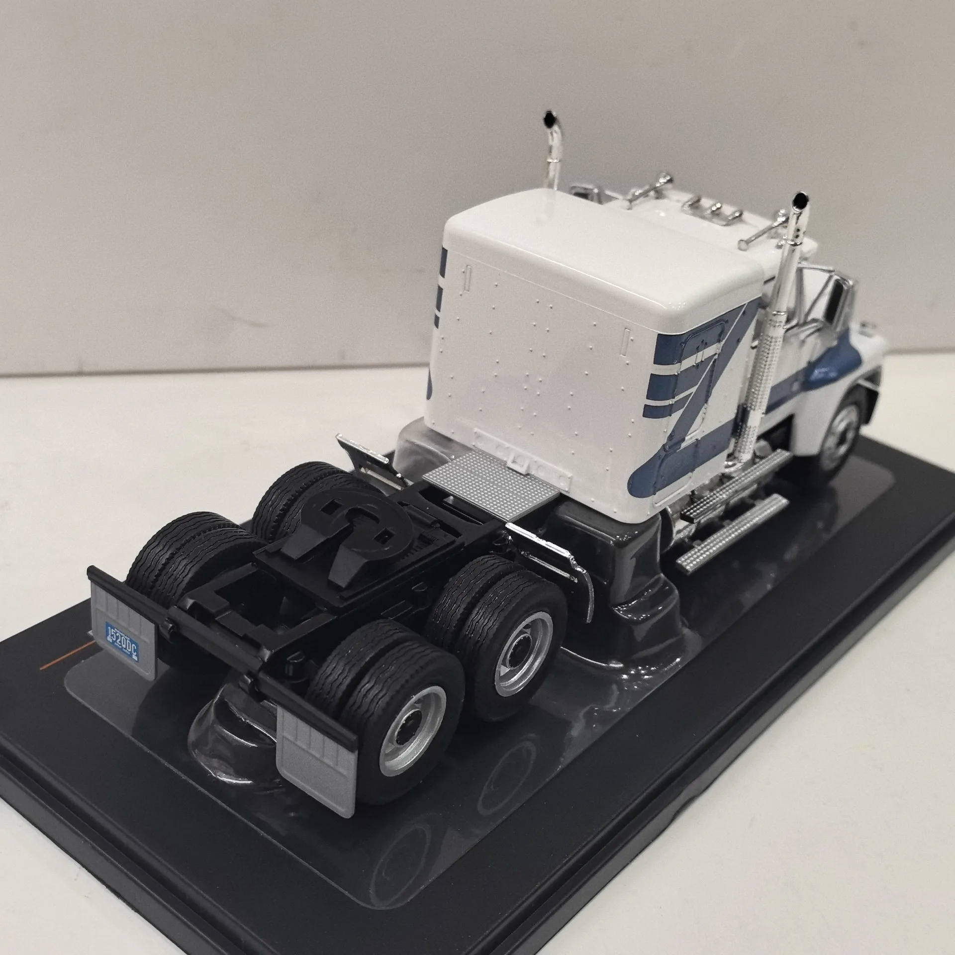 دييكاست IXO 1:43 مقياس 1978 الأبيض الأمريكية شاحنة جرار فورد LTL-9000 سبيكة سيارة نموذج تحصيل لعبة هدية تذكارية العرض